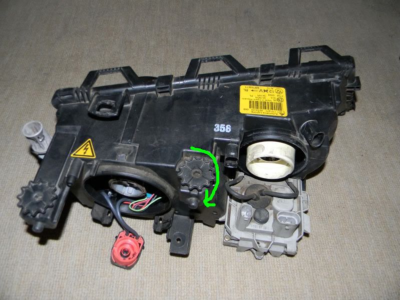 DIY e46 headlight disassembly (bandwidth warning, lots of pics)